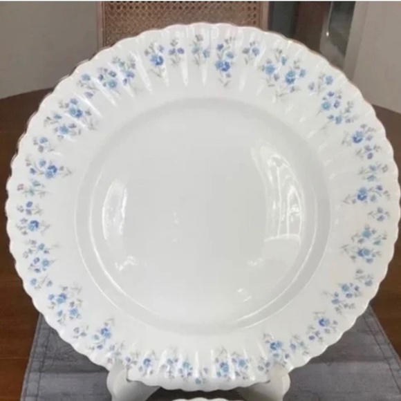 Royal Albert Memory Lane Dinner Plate - Picture 1 of 2